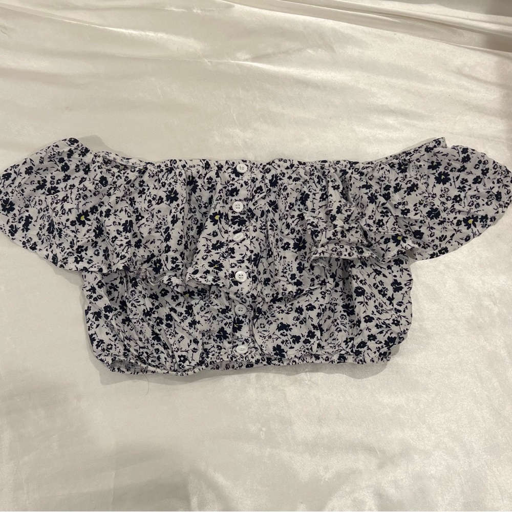 RARE Vintage LF Store navy floral Cropped Blouse with white buttons and a ruffle